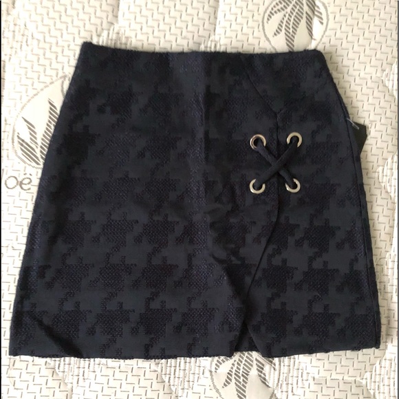 Zara Dresses & Skirts - Zara Mini Skirt